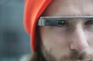 Apple разрабатывает очки дополненной реальности
