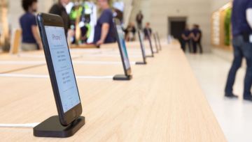 Демонстрационные iPhone бесполезно красть из магазинов Apple?