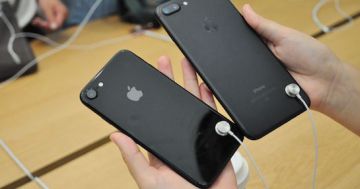 iPhone в Apple Store лишился защитных креплений