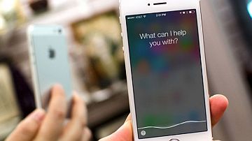 97% владельцев iPhone стесняются общаться с Siri на людях