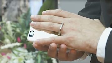 Американец женился на собственном iPhone